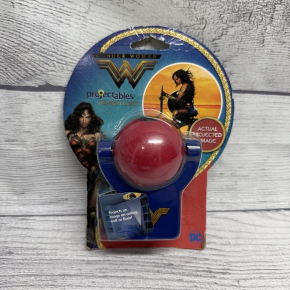 Wonder Woman Other - Projectables DC Comics Wonder Woman Multicolor LED Auto On/Off Night Light